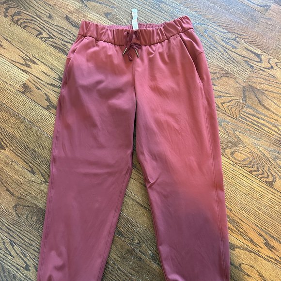Lululemon On the Fly Jogger *LUXTREME 4 Garnet - Picture 1 of 5